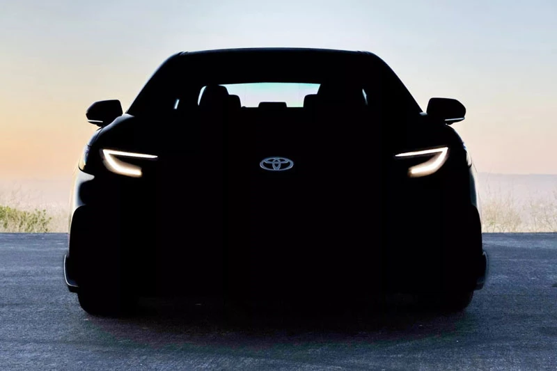 Toyota Camry 2025 sắp ra mắt.