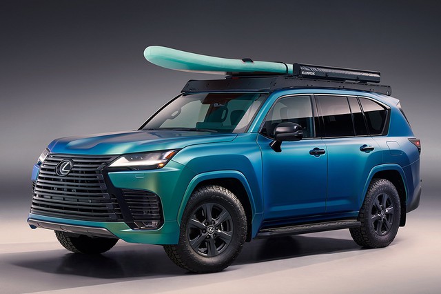 'Xe chủ tịch' Lexus LX 600 độ lại cho dân mê phượt: Thêm thuyền trên nóc, bếp, tủ lạnh gắn đằng sau