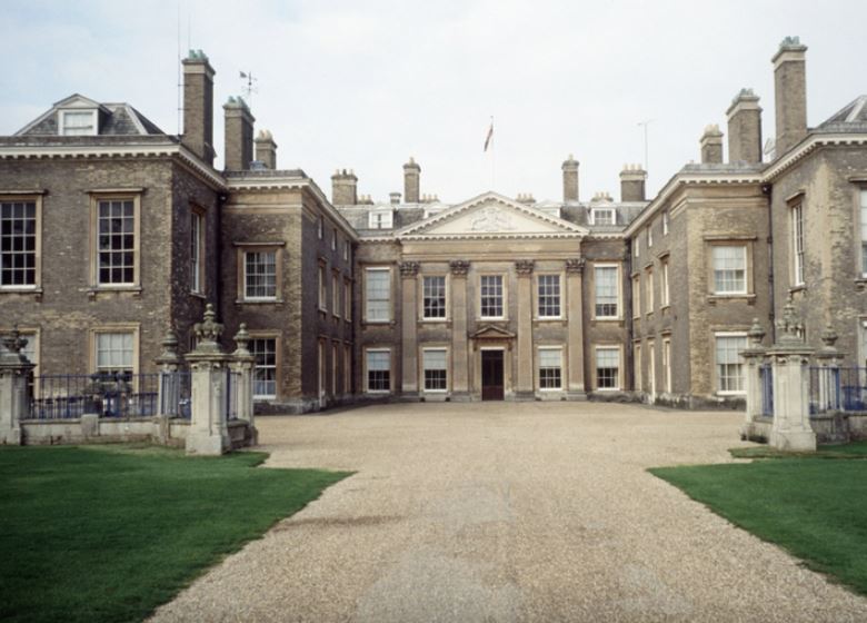 Khám phá dinh thự thời thơ ấu của Công nương Diana