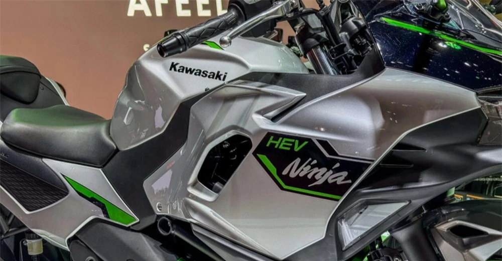 Kawasaki Ninja 7 Hybrid 2024 chính thức lộ diện - Ảnh 8.