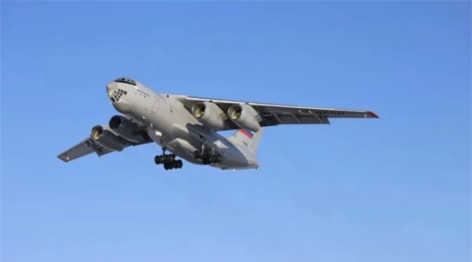Đây là lần đầu tiên trong 29 năm qua (từ năm 1994), Nga trưng bày máy bay vận tải hạng nặng tại triển lãm ở nước ngoài.