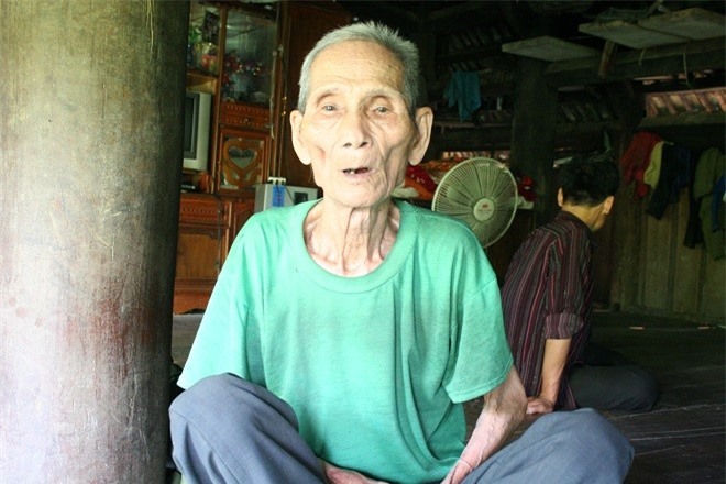 Cụ Bùi Văn Én kể chuyện về giếng thần Cụ Bùi Văn Én kể chuyện về giếng thần