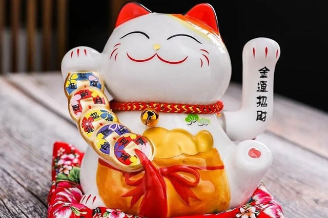 2 tuổi đại kỵ với Mèo Thần Tài, tránh để trong nhà kẻo tiền tài tiêu tán, của cải 'trôi sông'