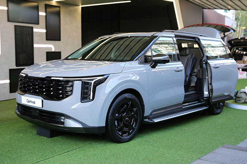 CLIP: Cận cảnh Kia Carnival 2024 vừa trình làng, giá từ 618 triệu đồng