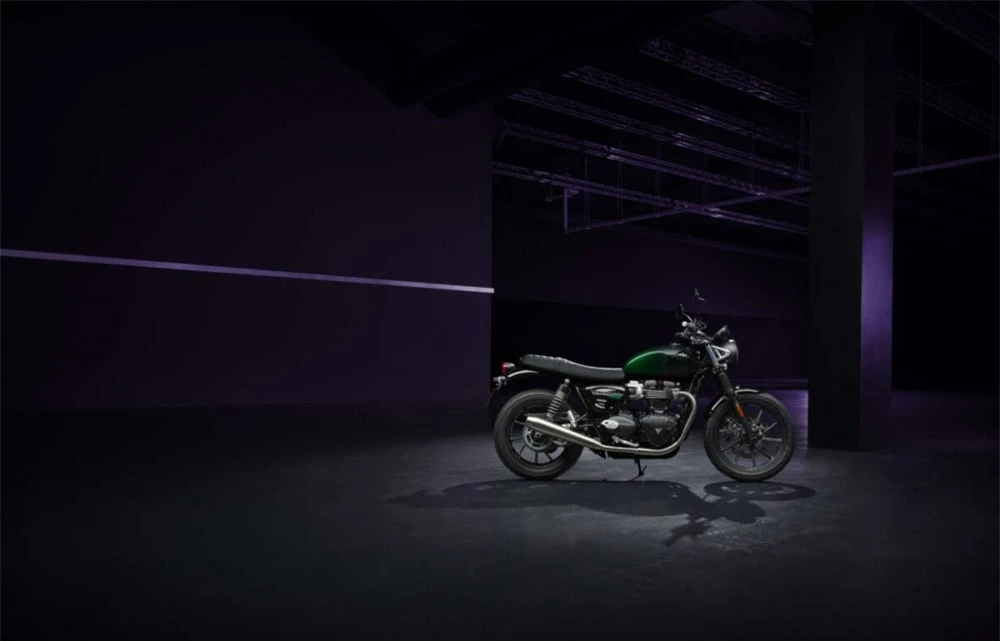 Mô tô hoài cổ Triumph Bonneville Stealth 2024 trình làng bản đặc biệt - Ảnh 4.