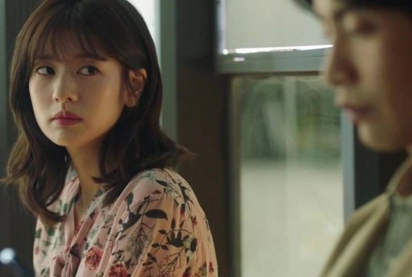 Mặc kệ vợ lọ mọ vừa bế con vừa nấu cơm, chồng nằm dài lướt Facebook, cô liền làm món đặc biệt khiến anh ta nhìn thôi đã 'xanh mặt'