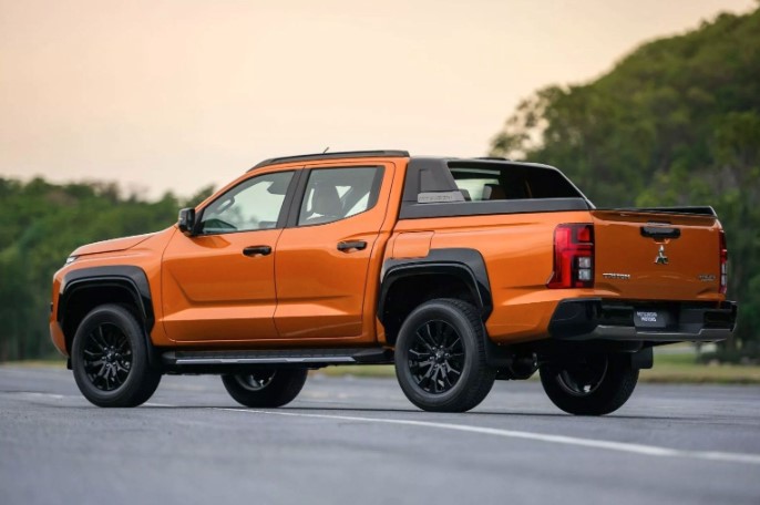 ‘Kẻ ngáng đường’ Ford Ranger chốt giá từ 765 triệu đồng: Sinh ra để trở thành ‘vua bán tải’