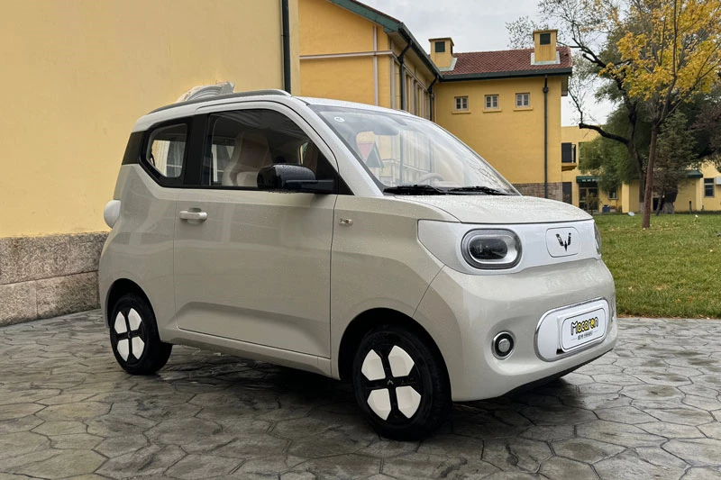 Wuling Hongguang Mini EV Macaron 2024.