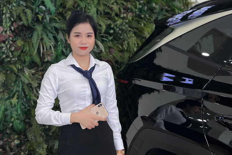 Người đẹp xứ Thanh khoe nhan sắc bên xe Hyundai