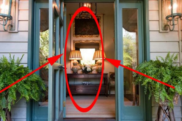 Tổ Tiên nói rằng: 'Mở cửa bước vào nhà thấy 3 thứ, con cái muôn đời giàu sang', đó là gì?