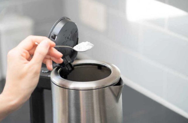 Dùng bình siêu tốc hàng ngày nhưng 99% gia đình không chú ý đến 1 điều: Xem ảnh mà giật mình