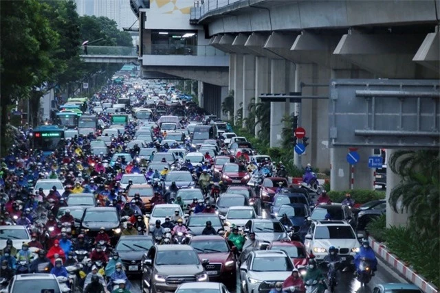 Hà Nội: Người dân mưu sinh trong cái rét đầu đông - Ảnh 1.