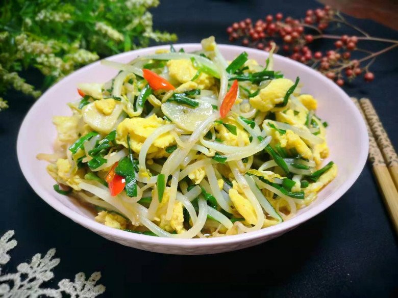 Là rau nhưng lại màu trắng có giá cực rẻ, đem xào với trứng được món ngon, siêu giàu dinh dưỡng