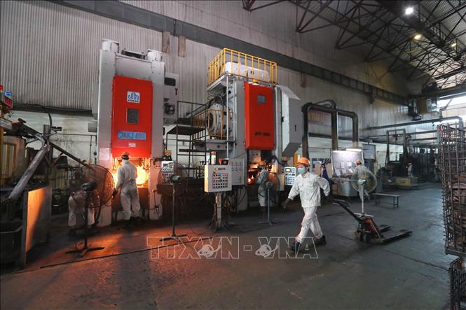 Doanh nghiệp tìm cách thích ứng giá điện tăng 