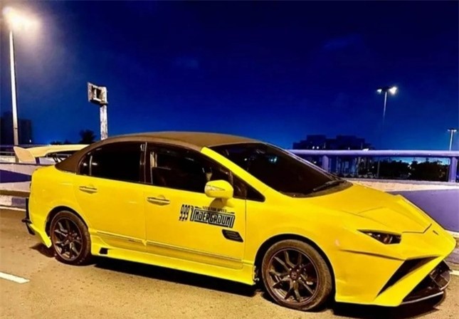 Honda Civic trang trí phong cách siêu xe Lamborghini ảnh 3