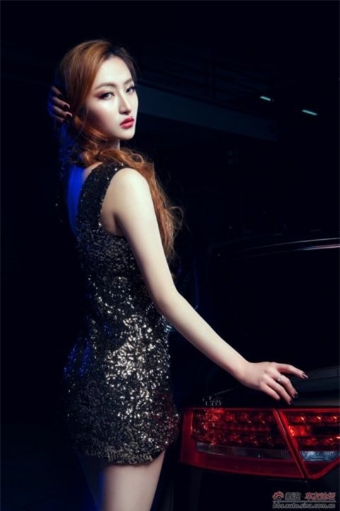 Mỹ nhân quyến rũ bên xế sang Audi ảnh 13