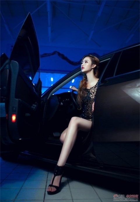 Mỹ nhân quyến rũ bên xế sang Audi ảnh 6