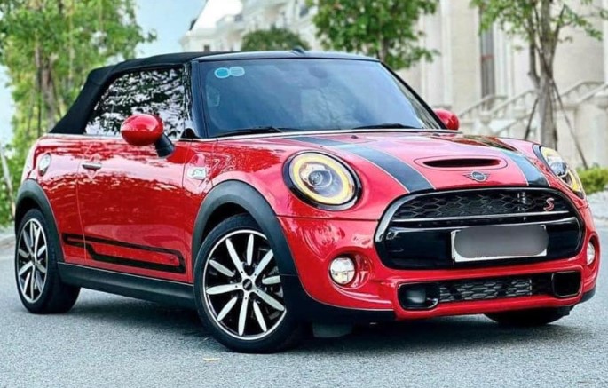 Lăn bánh 5 năm, xe mui trần Mini Cooper S Convertible được chào bán với giá ngỡ ngàng