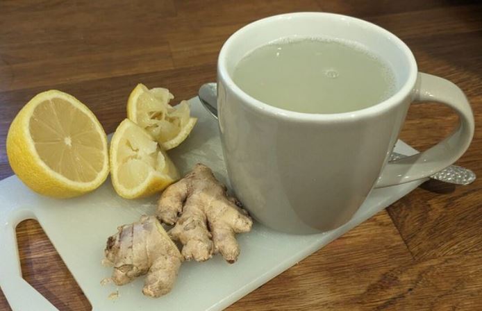 Kiên trì uống nước chanh gừng 2 lần/ngày, cô gái nhận kết quả đầy bất ngờ sau 2 tuần