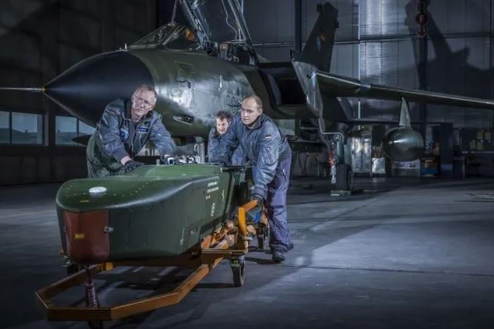 Cần tới 1,5 năm để tích hợp tên lửa Taurus của Đức vào tiêm kích F-16