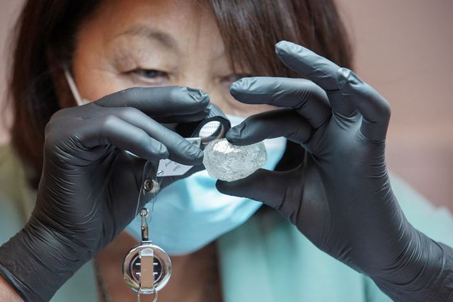 Sức ép lên kim cương Nga