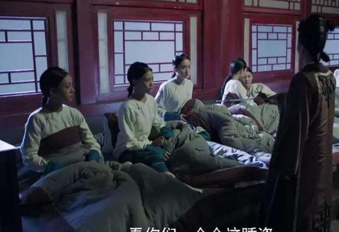 Tại sao cung nữ nhà Thanh phải ngủ nghiêng, chân co quắp? Chỉ tưởng tượng cũng như bị chuột rút