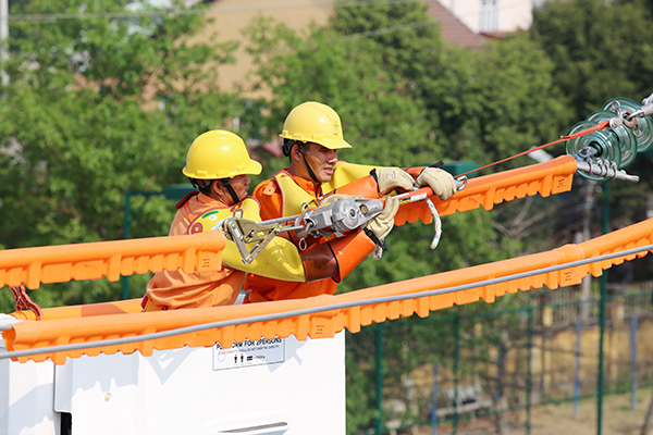 Điện lực miền Trung: Bảo đảm điện phục vụ sản xuất hàng Tết Giáp Thìn 2024