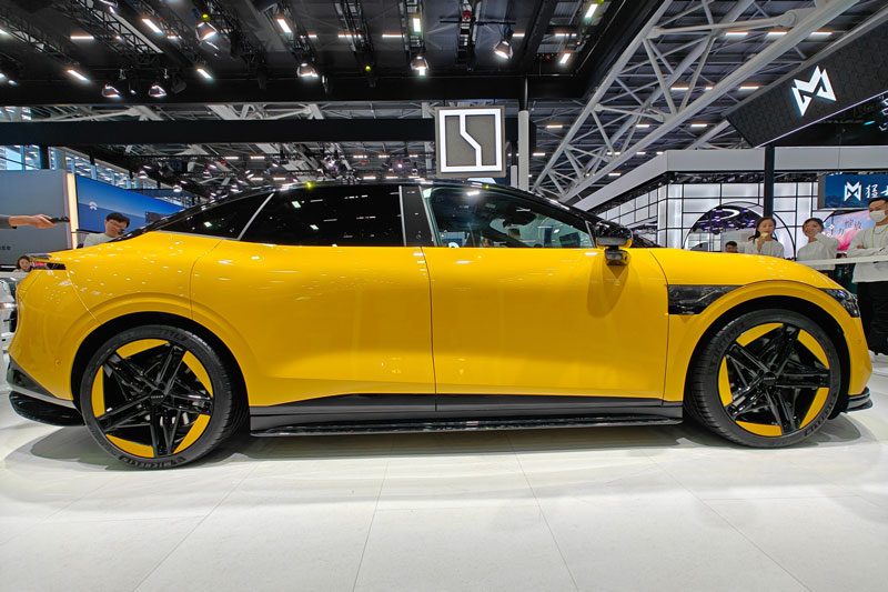 Sedan chạy điện công suất 636 mã lực, sạc 15 phút di chuyển 610 km, giá gần 750 triệu đồng, cạnh tranh với Toyota Camry