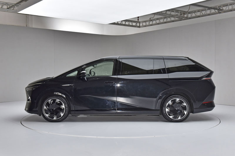 ‘Chuyên cơ mặt đất’ công suất 503 mã lực, thiết kế độc đảo, giá 1,259 tỷ đồng