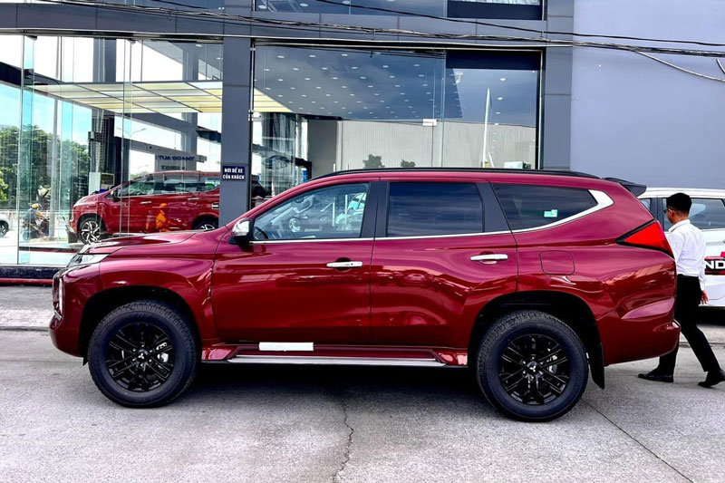 Đối thủ của Hyundai Santa Fe, Toyota Fortuner có thêm phiên bản mới, giá 1,130 tỷ đồng tại Việt Nam