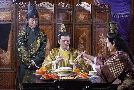 Các hoàng đế nhà Thanh khi ăn uống phải trải qua 4 công đoạn, thái giám giữ vai trò quan trọng liên quan đến tính mạng đế vương