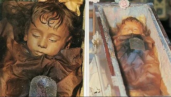 Bí ẩn về xác ướp một trăm năm tuổi vẫn còn 'chớp mắt'