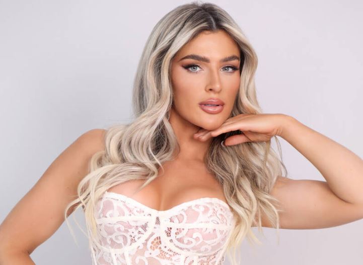 Ngắm 'thân hình như tạc tượng' của nữ vũ công đang 
'đá cặp' với sao Chelsea