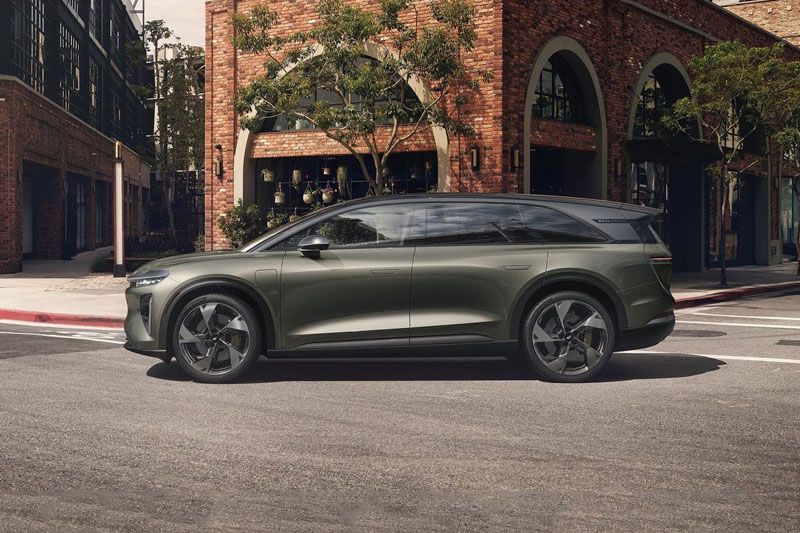 Hãng xe đối thủ của VinFast ra mắt SUV điện đầu tiên với nội thất rộng rãi, ‘ngập’ trong màn hình