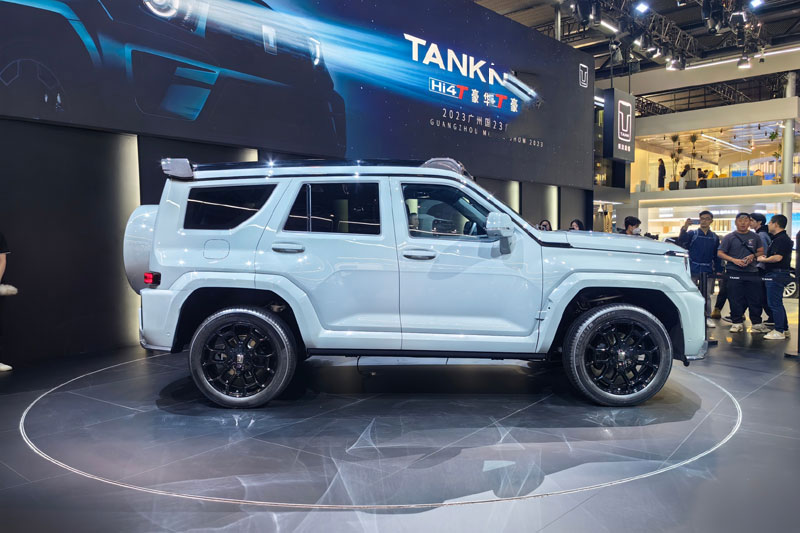SUV địa hình ngầu không kém Mercedes-AMG G63, công suất hơn 500 mã lực, giá rẻ bất ngờ