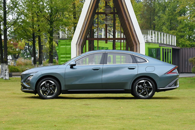 Xe sedan siêu tiết kiệm xăng, giá hơn 300 triệu đồng, ‘đe nẹt’ Toyota Camry