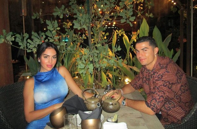 Nhà lầu, xe hơi và đồng hồ tiền tỷ: Ronaldo và cuộc sống như ông hoàng khi chuyển đến Al Nassr