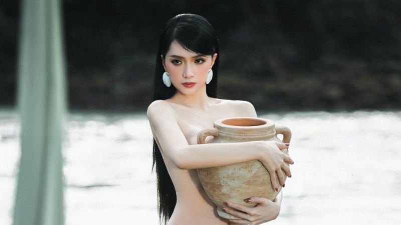 Hương Giang quyến rũ với hình ảnh bán nude nóng bỏng trong MV mới