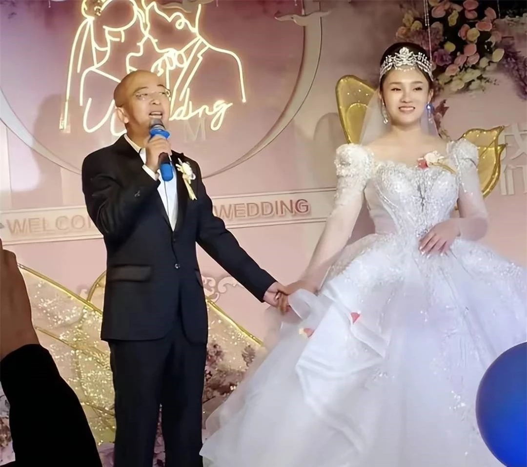 Nam diễn viên xấu nhất Trung Quốc sở hữu khối tài sản hàng trăm triệu NDT, cưới vợ đẹp kém 14 tuổi ảnh 6