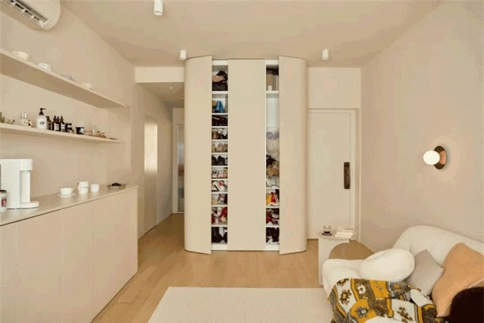 KTS tư vấn cho Di Nguyệt nhiều phương pháp tối ưu không gian bằng đồ nội thất.