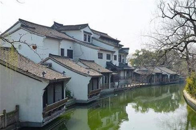 Người xưa nói 'mồ trước cửa, nước sau nhà' nghĩa là gì? Trên thực tế, câu cuối cùng là chìa khóa