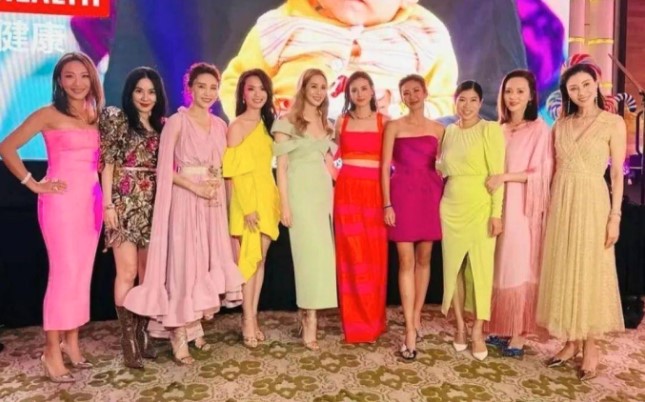 Bức ảnh quy tụ các phu nhân tài phiệt đình đám Trung Quốc gây sốt, dân mạng xem xong chỉ biết xuýt xoa: Khí chất quả không tầm thường