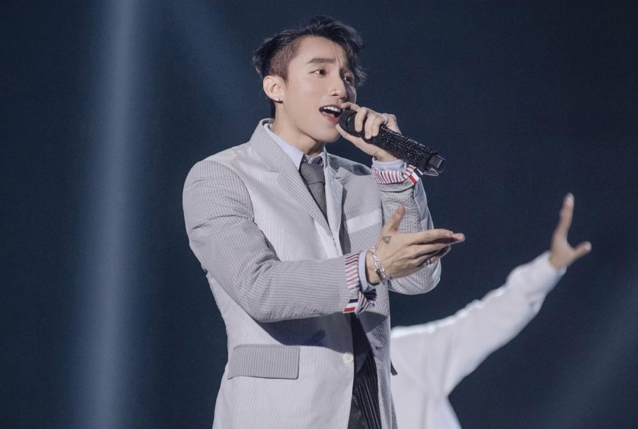 Giới ca sĩ Việt bị giáng đòn vì khủng hoảng kinh tế