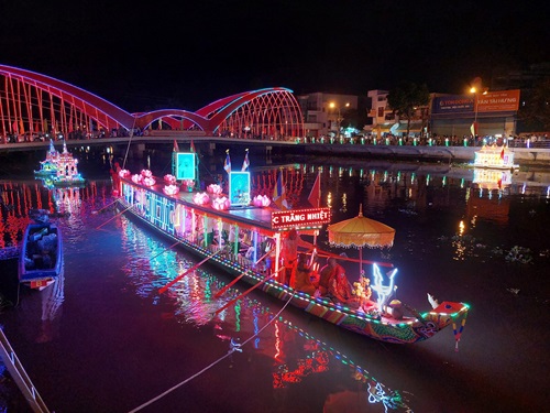 Khai màn lễ hội Oóc Om Bóc - đua ghe Ngo tỉnh Sóc Trăng