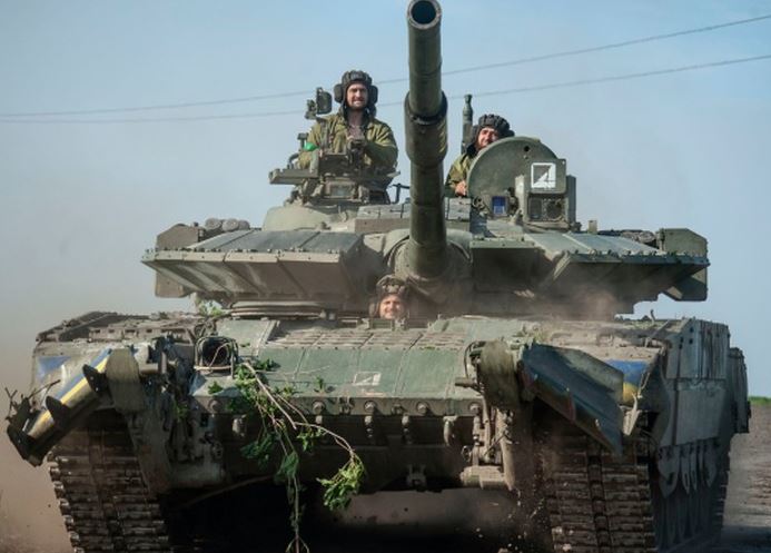 Lính Nga nói về ưu điểm vượt trội của 'xe tăng im lặng' T-80