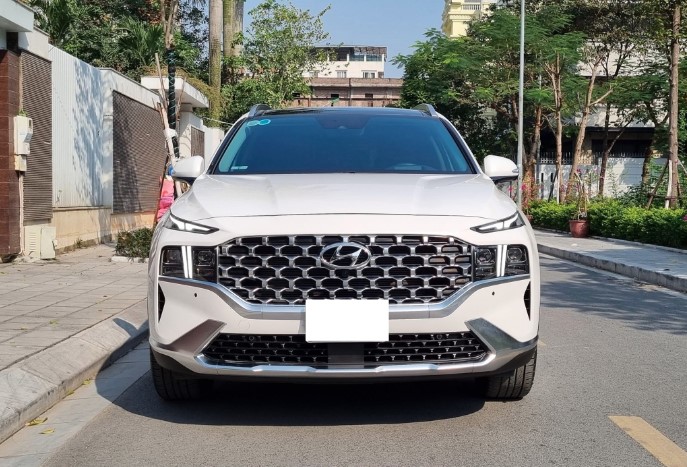 Hyundai Santa Fe chạy lướt xuống giá khó tin chỉ sau 1 năm lăn bánh