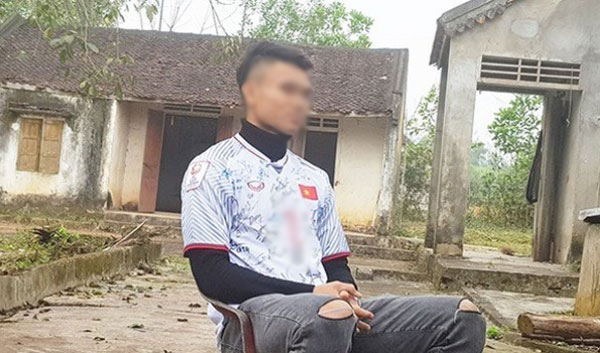 Cuộc sống hiện tại của cầu thủ từng 'nghèo nhất Việt Nam': Cưới vợ hot girl, ở nhà lầu tậu xe hơi tiền tỷ