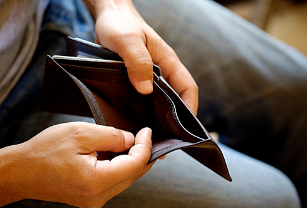 Tại sao những người hay than nghèo kể khổ lại cứ mãi túng quẫn: 3 lý do vừa bất lực vừa thực tế