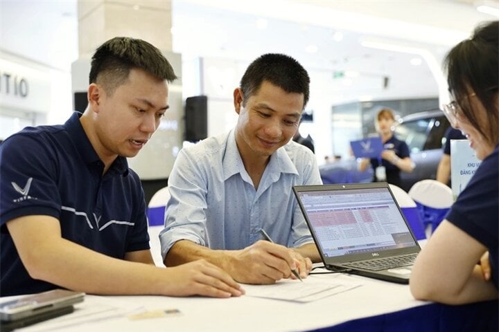 Nhiều khách hàng đã “chốt cọc” VF 6 bởi xe có khả năng vận hành vượt trội cùng chi phí sử dụng chỉ ngang xe máy.