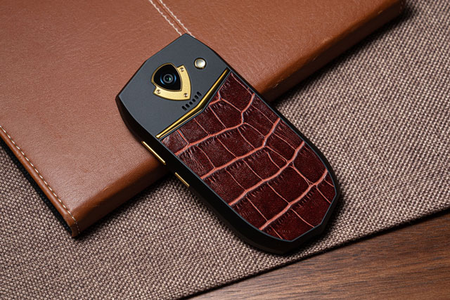 Smartphone lấy cảm hứng từ siêu xe Lamborghini, RAM 8 GB, giá gần 6 triệu đồng